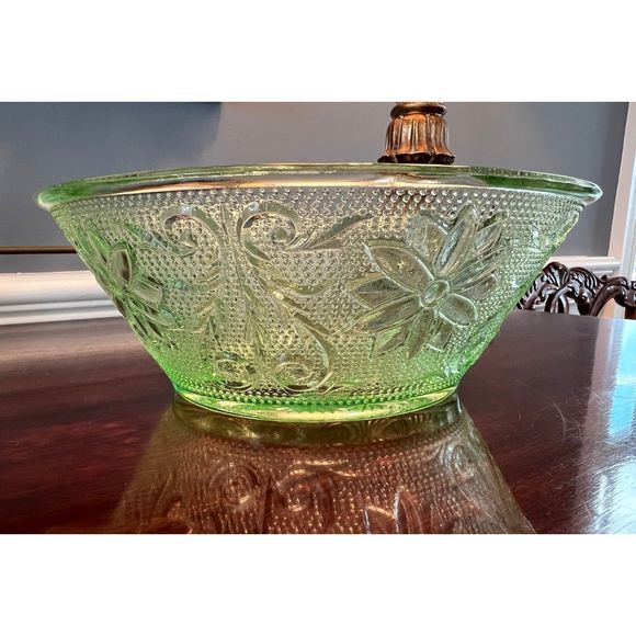 Vintage Tiara Sandwich Pattern Glass Chantilly Green 8.4” Vegetable Serving Bowl - Picture 2 of 5